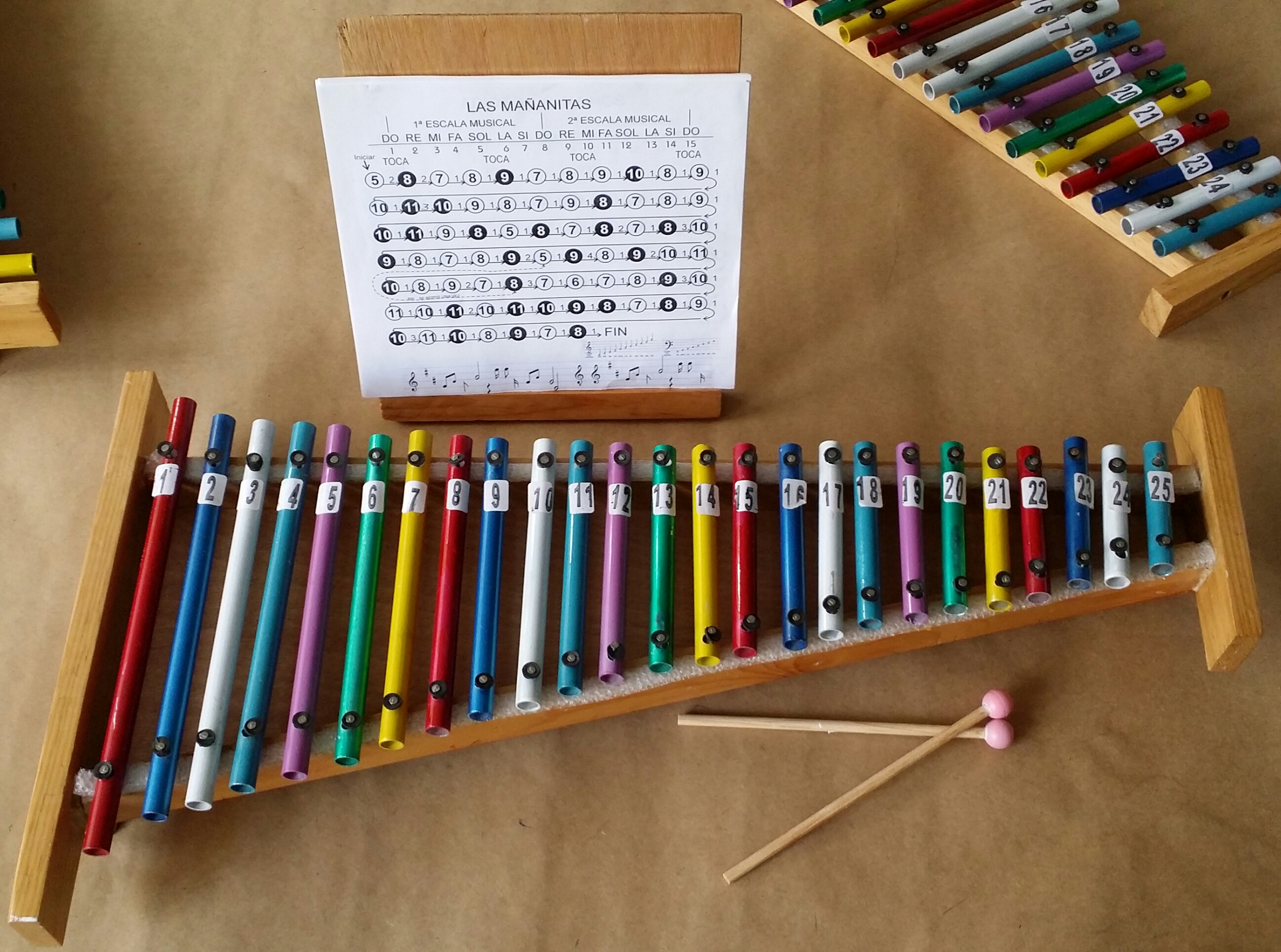 (imagen para) XILÓFONO SENCILLO C/ ATRIL DESARMABLE, BAQUETAS, 25 tonos